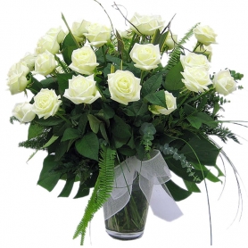 Florero con 24 Rosas Blancas
