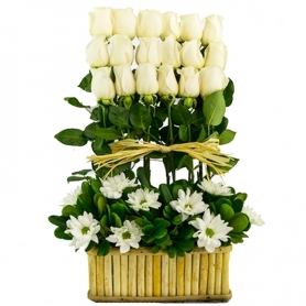 Cesta Condolencias 18 Flores Blancas en Formación