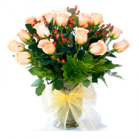 Florero de 24 Rosas Damasco más Hipéricos