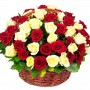 Canastillo Grande redondo con 50 Rosas Blancas y Rojas