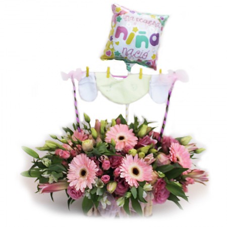 Flores para Nacimiento en canastillo Con Ropita para Niña