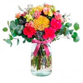 Florero Rústico con Flores Primaverales Eucalipto 6 rosas Astromelias Limonios y Flores Silvestres