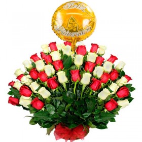 Canastillo 50 Rosas Blancas y Rojas + Globo Aniversario Canastillo 50 Rosas Blancas y Rojas con Globo Aniversario