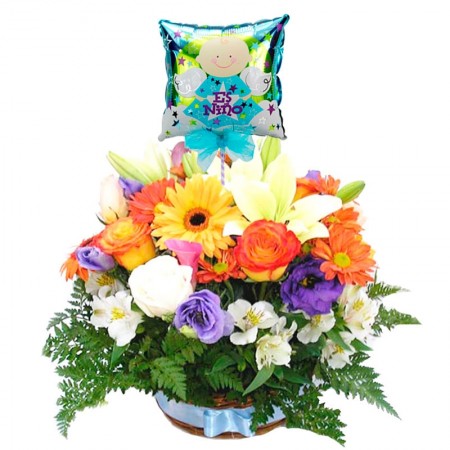 Canastillo Para Nacimiento con Rosas y Flores mix Primaverales más un Globo es un Niño