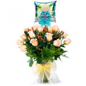 Florero con 24 Rosas Damasco para Nacimiento + Globo es un Niño Florero con 24 Rosas Damasco para Nacimiento + Globo es un Niño
