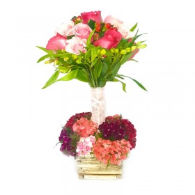Canastillo con 12 rosas elevado más Flores Mix y Clavelinas Canastillo con 12 rosas elevado más Flores Mix y Clavelinas