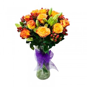 Florero 12 Rosas Circus mas Liliums + Hipericos Rojos Florero 12 Rosas Circus mas Liliums + Hipericos Rojos