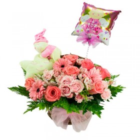 Cesta Para Nacimiento es una Niña en tonos rosados flores mix más peluche y globo Cesta Para Nacimiento es una Niña en tonos rosados flores mix más peluche y globo
