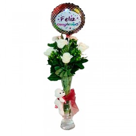 Florero para cumpleaños 6 rosas  más + Hipericos + Globo + Peluche Florero para cumpleaños 6 rosas  más + Hipericos + Globo