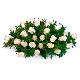 Ovalo de Condolencias con 35 Rosas Blancas Ovalo de Condolencias con 35 Rosas Blancas