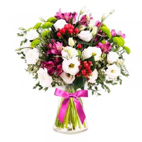 Florero con 10 Lisianthus blancos hipéricos astromelias de color más Flores mix Florero con 10 Lisianthus blancos hipéricos astromelias de color más Flores mix