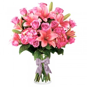 Florero con 12 Rosas Rosadas y 10 Liliums rosados más flores mix Florero con 12 Rosas Rosadas y 10 Liliums rosados más flores mix