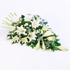 Cubre Urna de flores con 15 Liliums Blancos Cubre Urna de flores con 15 Liliums Blancos