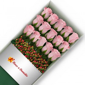 CAJA DE 15 ROSAS ROSADAS