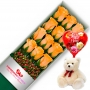 CAJA DE 12 ROSAS DAMASCO MÁS PELUCHE Y GLOBO DÍA DE LA MAMÁ
